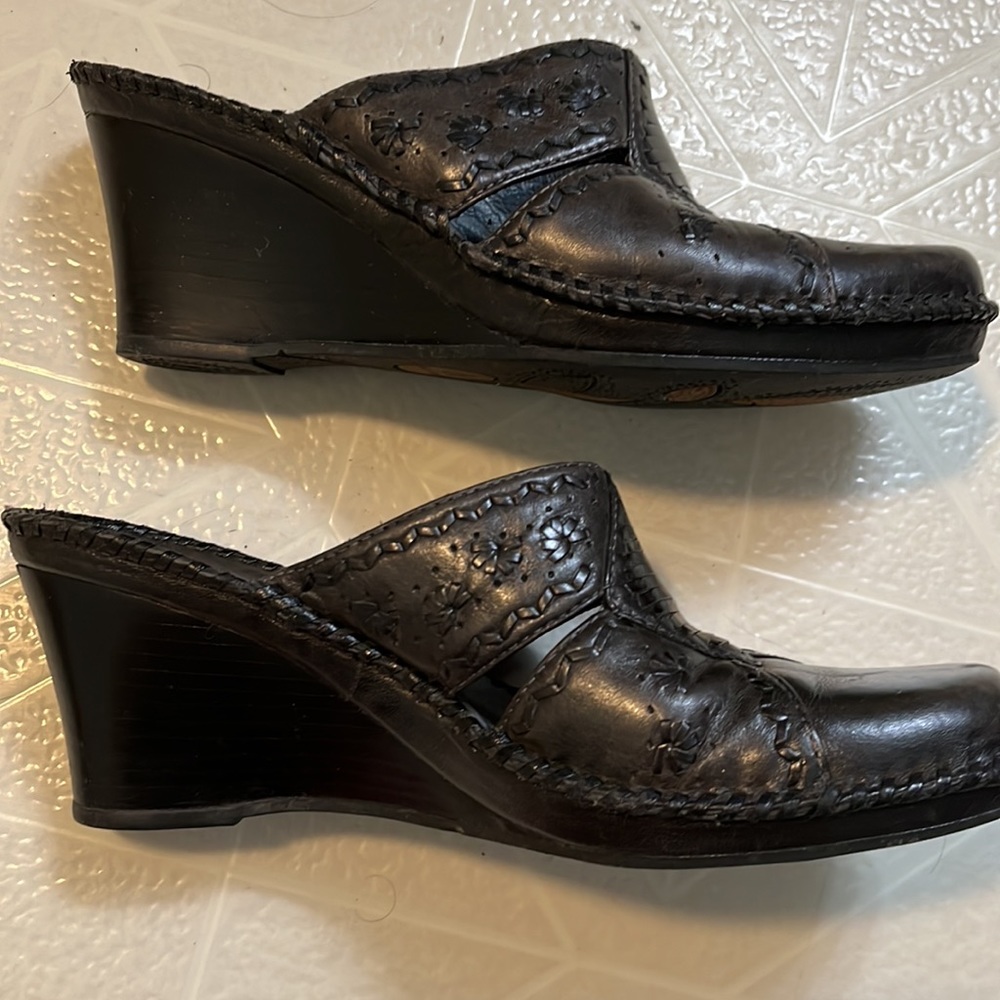 Clarks Artisan clogs